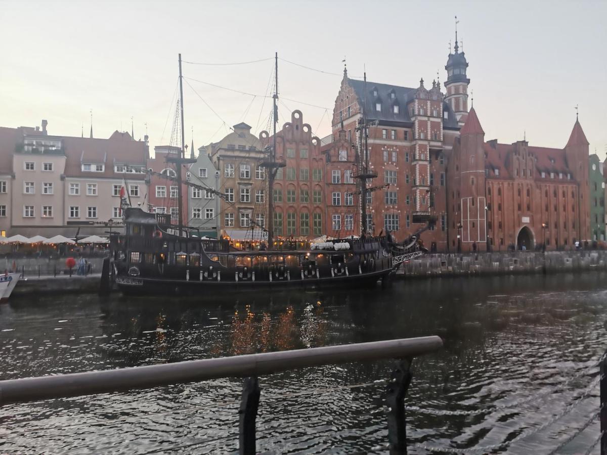 Apartament Przy Bursztynowym Stadionie Gdańsk Buitenkant foto